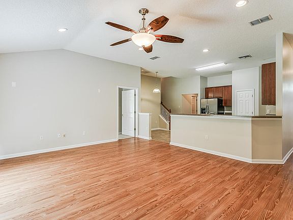 5th image of 2505 Creekfront Dr
