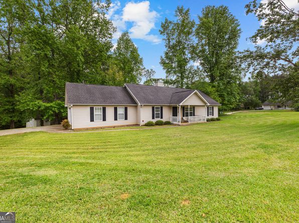 75 McIntosh Estates Dr, Sharpsburg, GA 30277