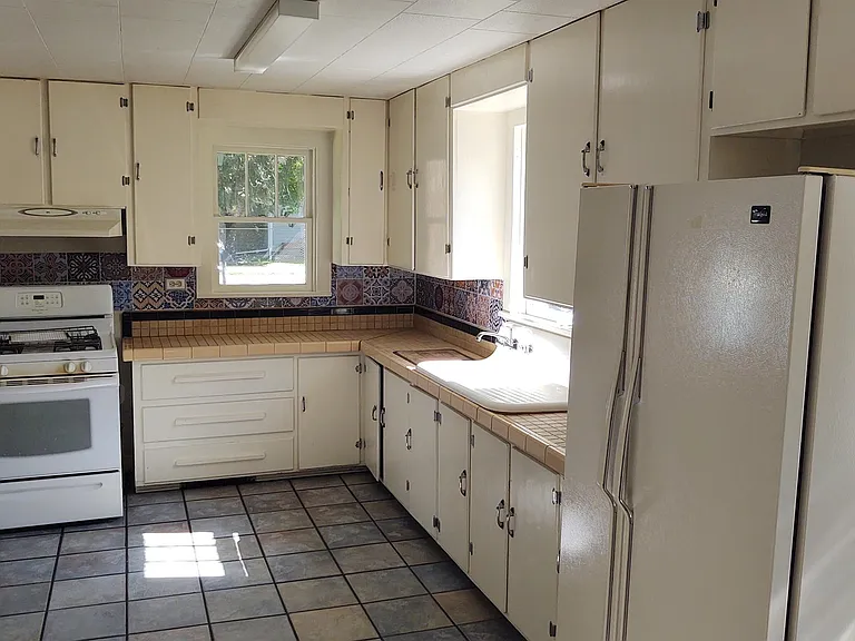 1833 S 14th St W — Photo 3