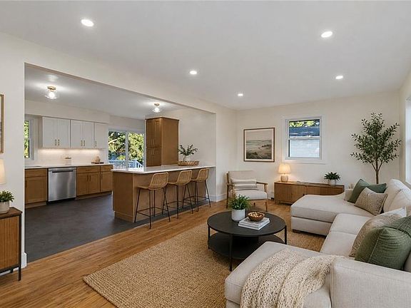2nd image of 6 Holmes St