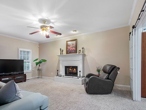 5th image of 435 Longwood Ct