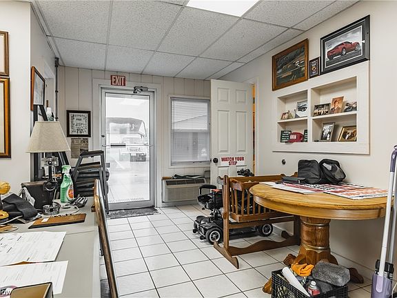 4th image of 209 Lee St