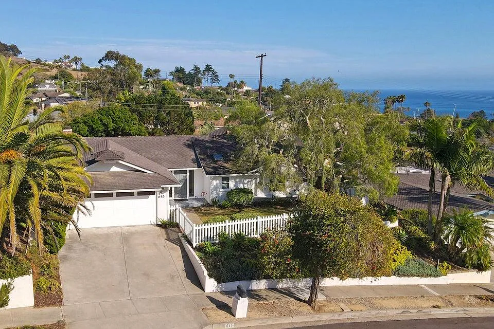 648 Surf View Dr