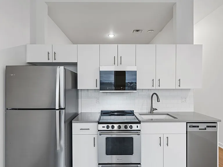 501 S Capitol Ave — Photo 86