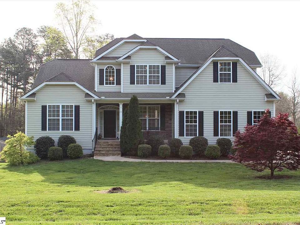 1st image of 10 Hammond Dr