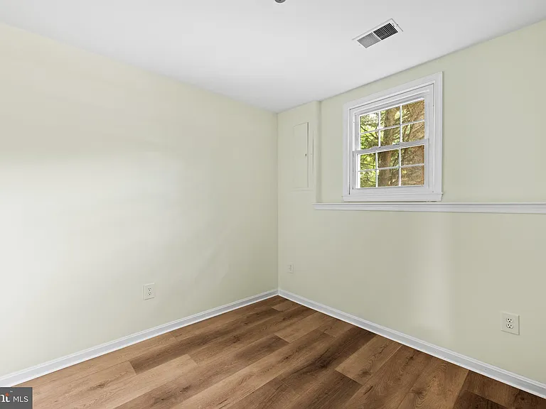 2615 Chivalry Ct — Photo 43