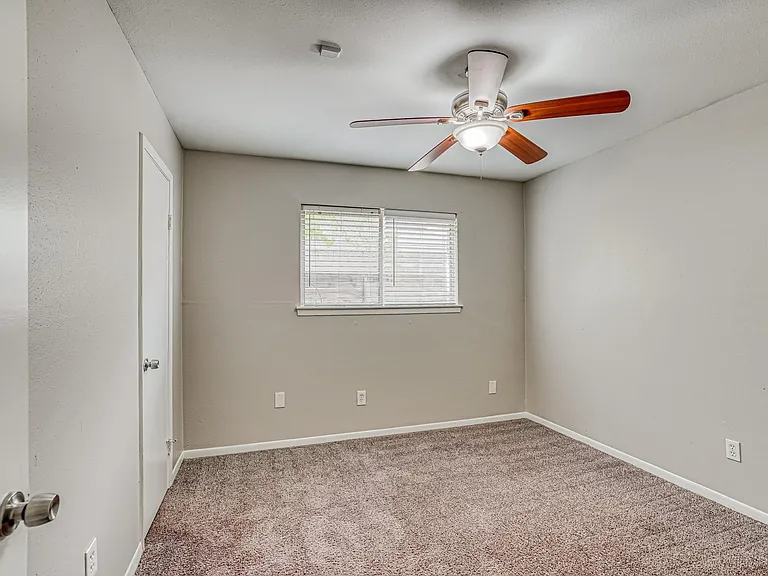6610 Rowell Ct — Photo 13