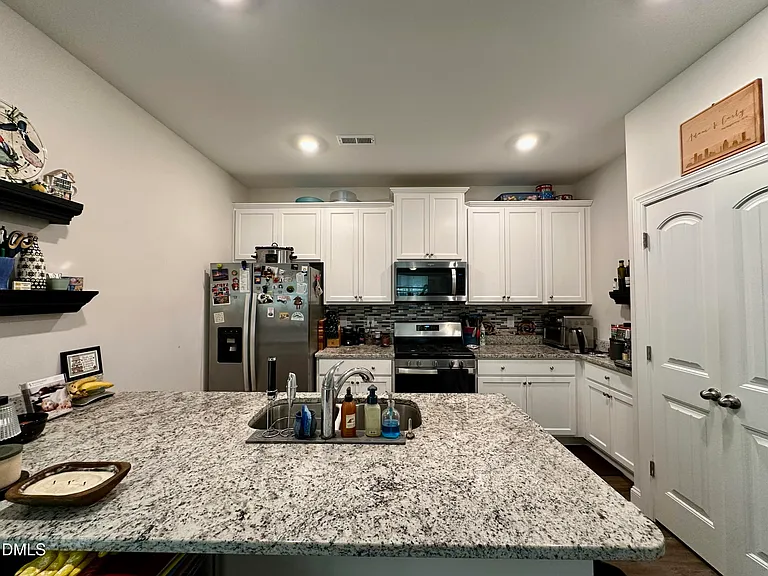 924 Weatherby Ln — Photo 6