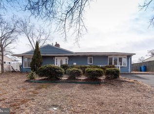 56 Orangewood Dr, Levittown, PA 19057