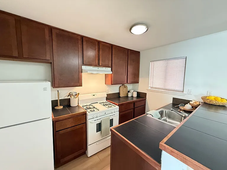 Lorrain Apartments — Photo 47