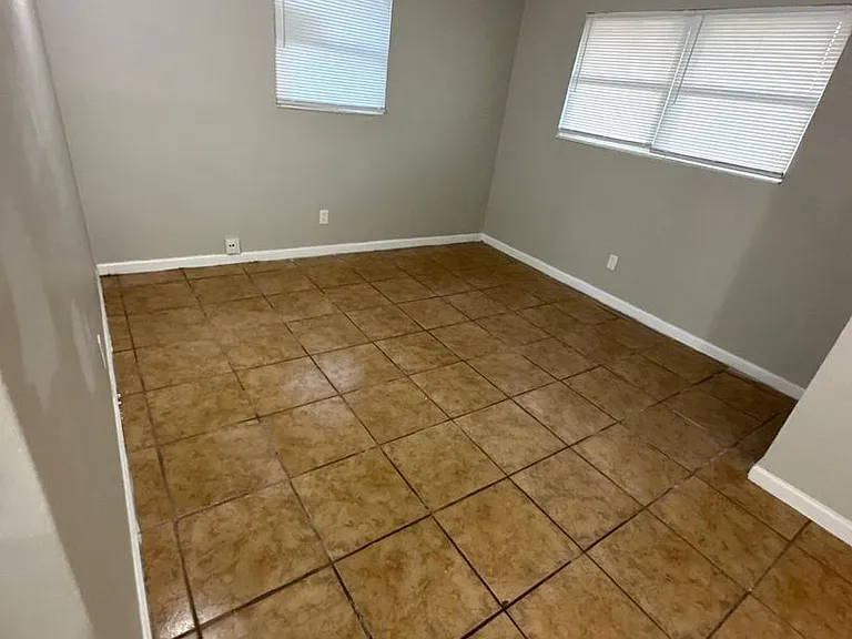 2851 Sophia St — Photo 24