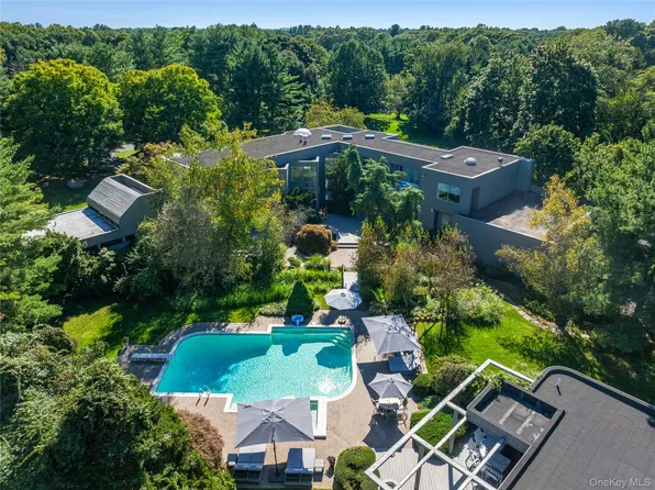 18 Chestnut Hill Drive, Upper Brookville, NY 11771
