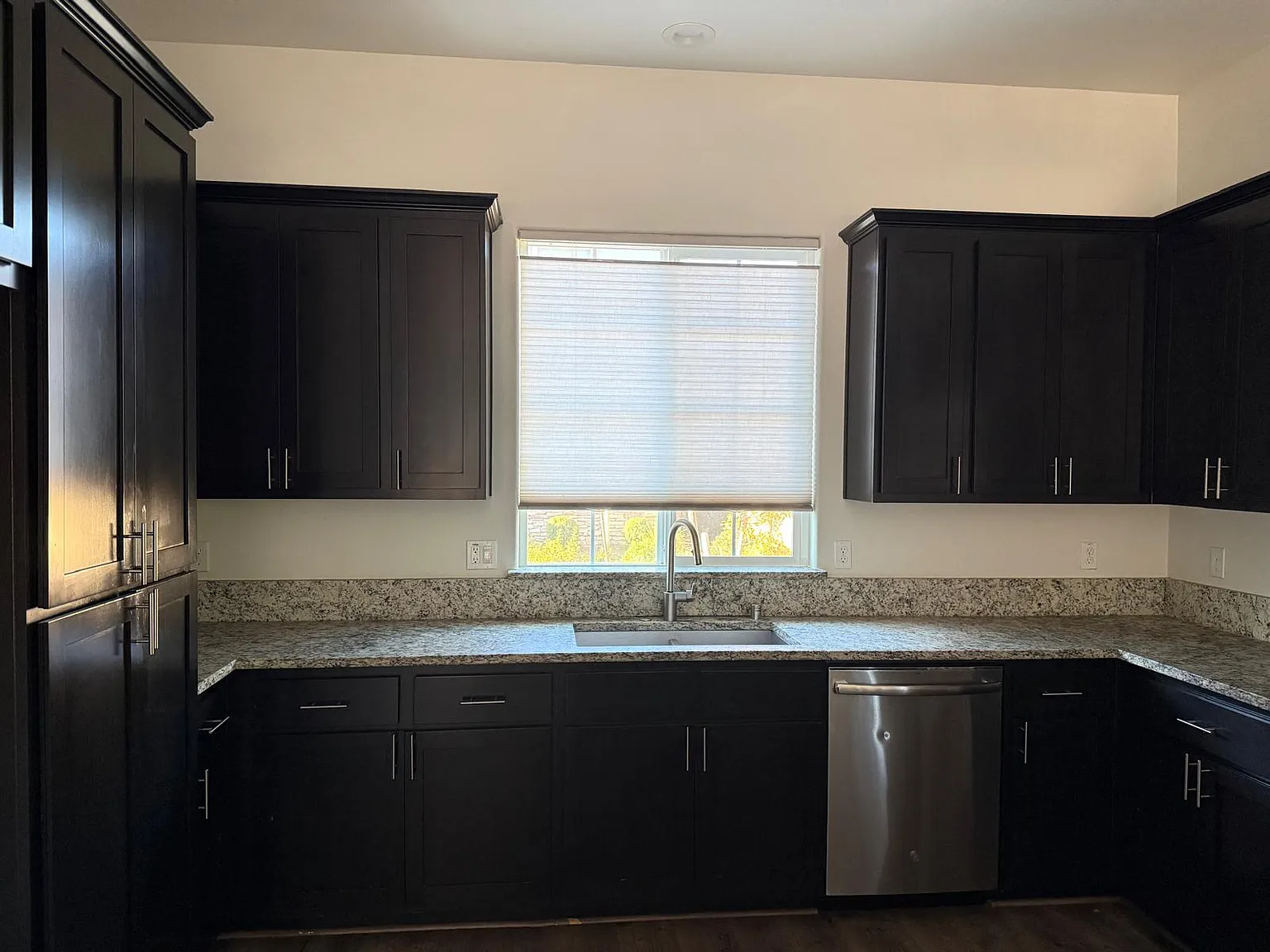 3 bed, 1954 sqft, $2,800 — Photo 2