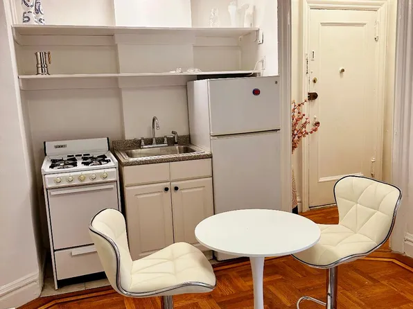 315 East 77th Street image 17 of 18