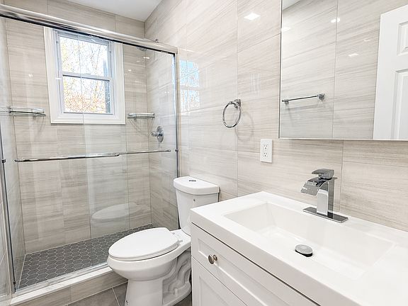 5th image of 215 Valley Rd APT 1