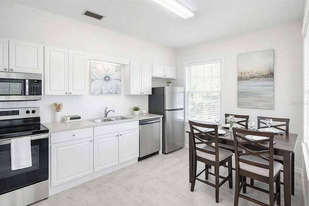 1 bed, 1.0 bath, 2990 sqft, $2,500 — Photo 2