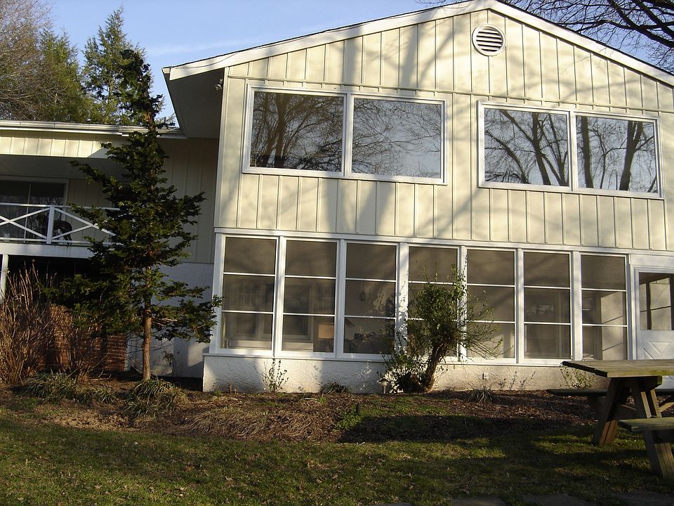 Screened-in patio