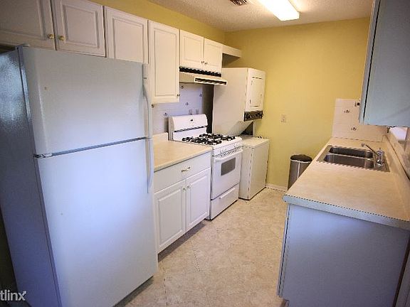 4th image of 506 S East St