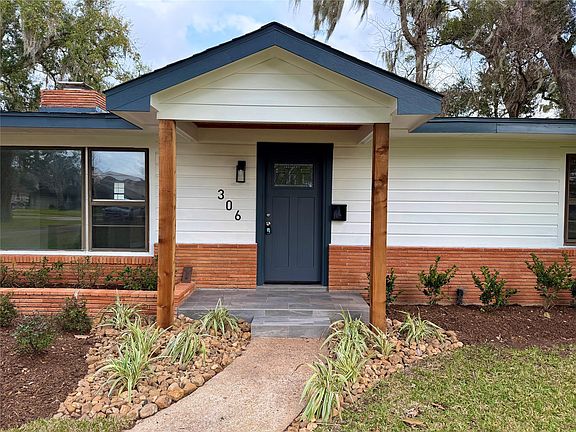 3rd image of 306 Oak Dr