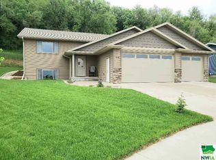 1534 Brandon Dr, Vermillion, SD 57069