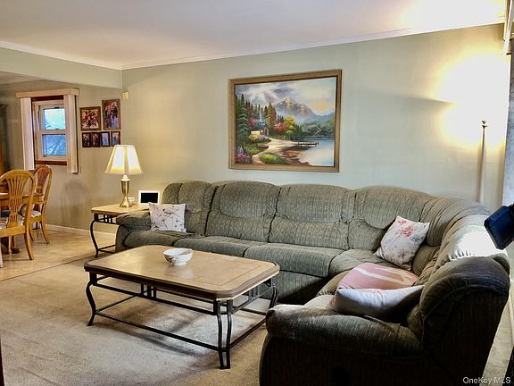 4th image of 398 Hendrickson Avenue