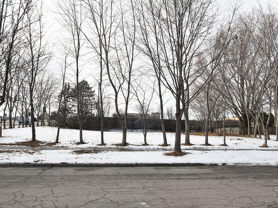 1st image of 200 N Cambridge Dr
