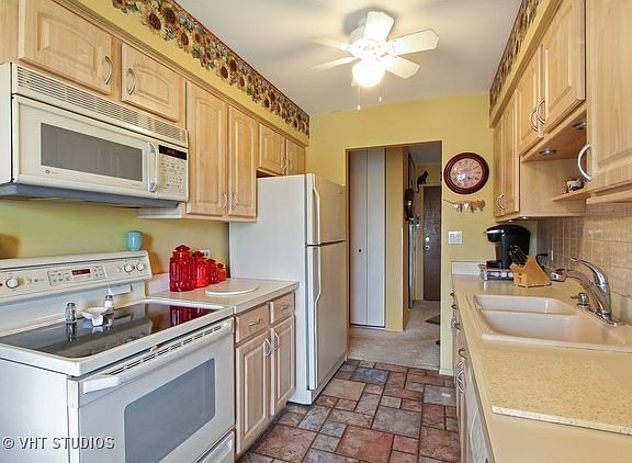 5th image of 1103 S Hunt Club Dr APT 329