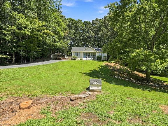 3rd image of 1088 Country Place Rd