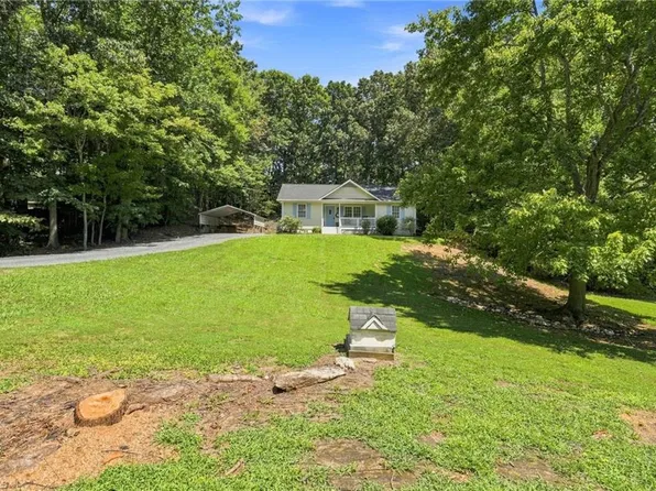 1088 Country Place Rd, Asheboro, NC 27203