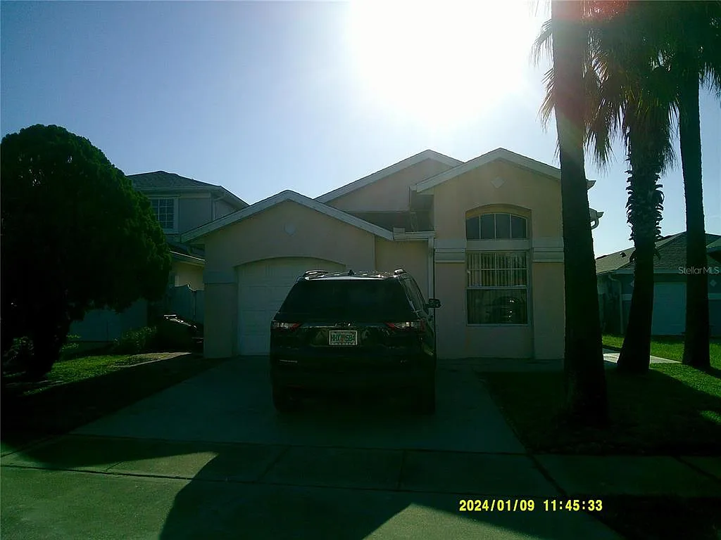 3 bed, 2.0 bath, 1392 sqft, $1,995 — Photo 2
