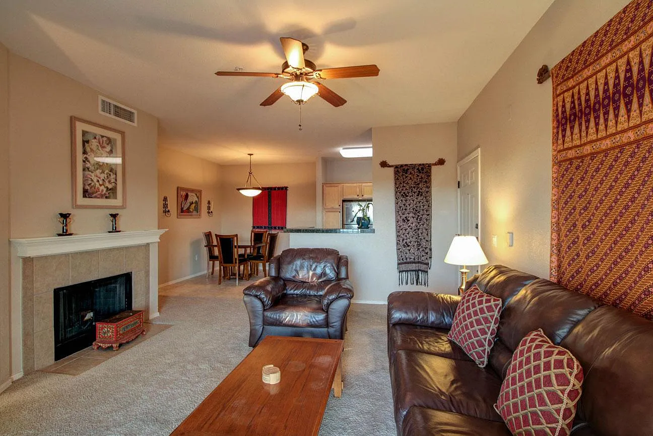 2 bed, 929 sqft, $1,695 — Photo 3