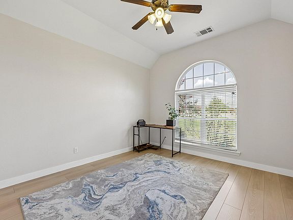3rd image of 15144 Delaney Ln