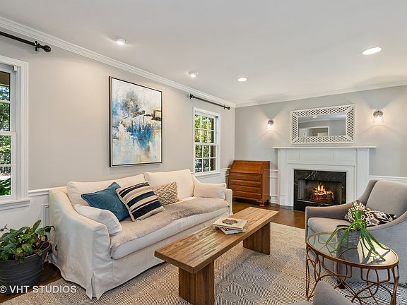 3rd image of 241 W Blodgett Ave