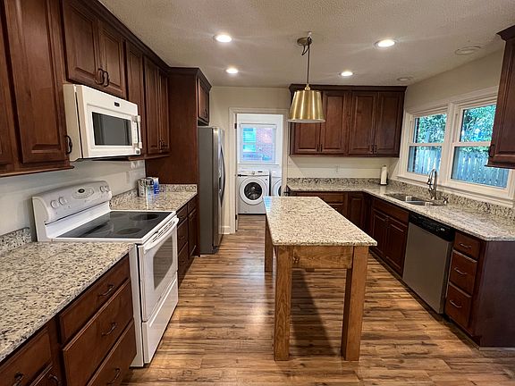 5th image of 620 Bellhaven St