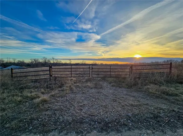 13013 Bradford Rd, Harveyville, KS 66431