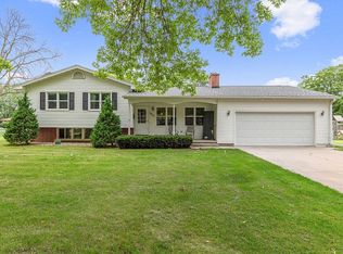 3415 Dallas Dr, Cedar Falls, IA 50613