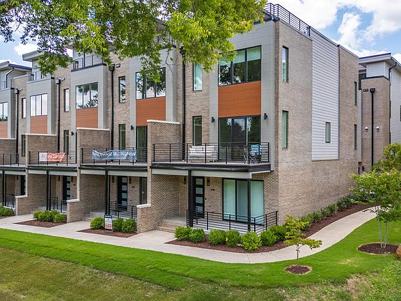 3rd image of 1012 Manor Way