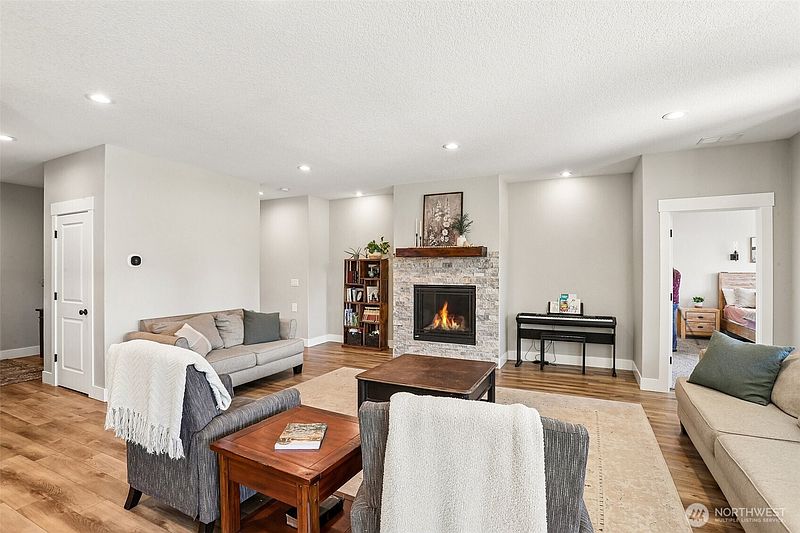 4th image of 4417 SE 17th Avenue
