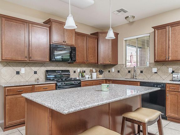 kitchen and breakfast bar