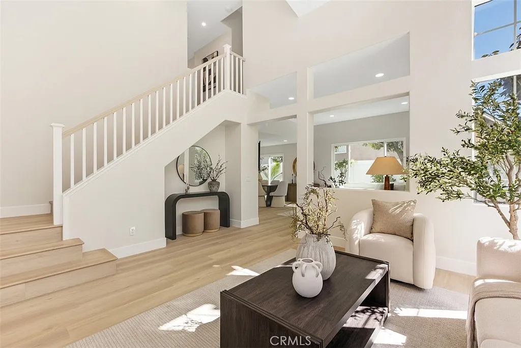 4 bed, 2.5 bath, 1800 sqft, $5,400 — Photo 4