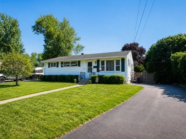 58 Hoyt St, Warwick, RI 02886