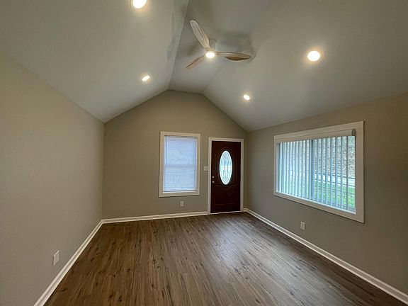 Livingroom (rear view)