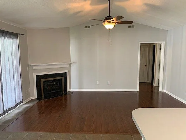 129 W Victoria Ct #E — Photo 7