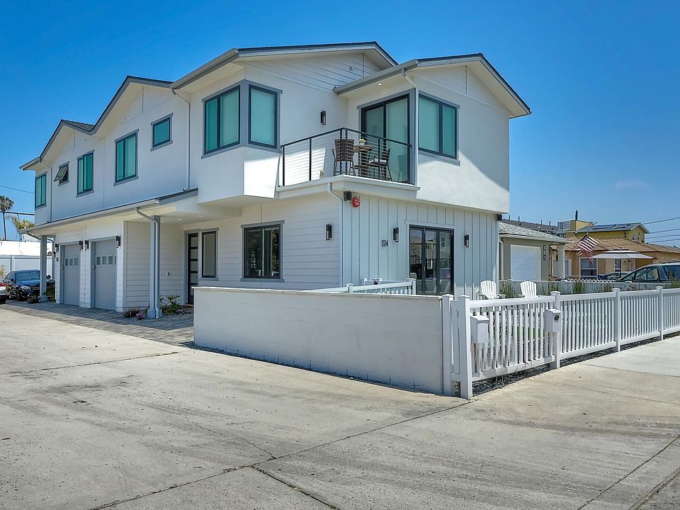 This Photo is 124 Dahlia. The unit at 126 Dahlia is on the left, not on the street side of the alley.