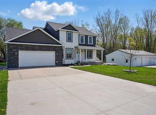 3050 Timber Creek Cir, Riverside, IA 52327