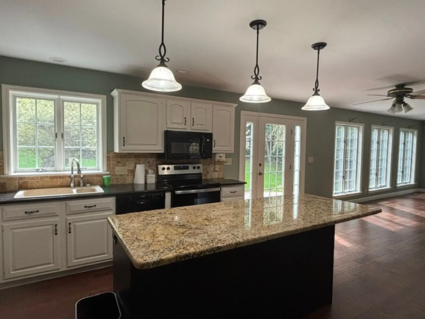 Spacious 4 Bed 2.5 Bath Detached Property in Pequea Valley SD. — Photo 2