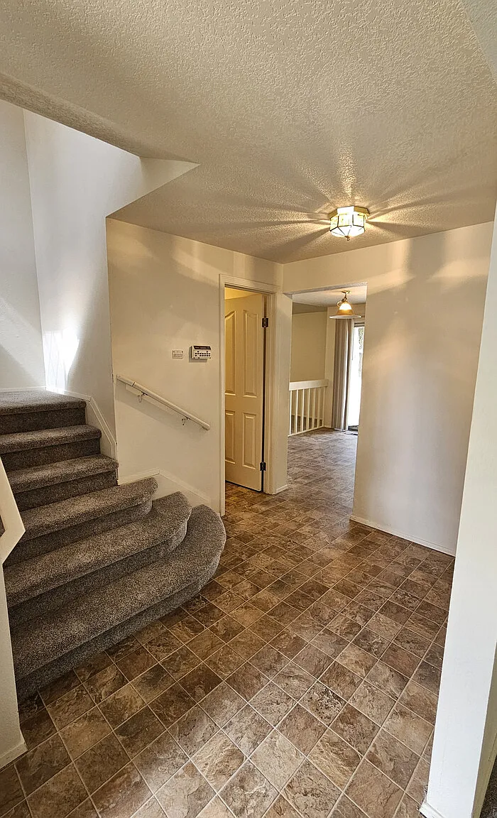 3 bed, 3.0 bath, 1830 sqft, $2,700 — Photo 3