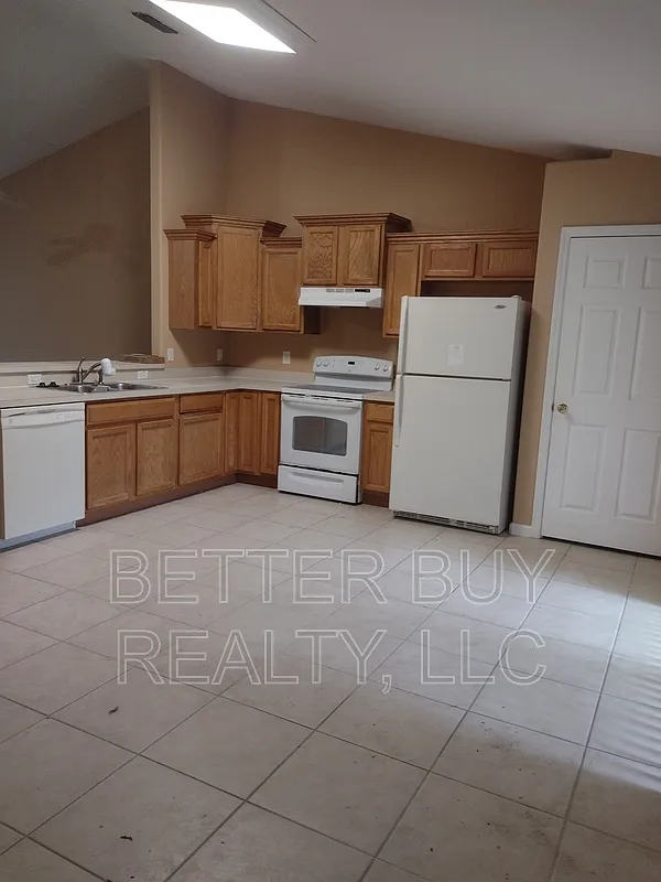 3 bed, 2.0 bath, 1388 sqft, $1,675 — Photo 2