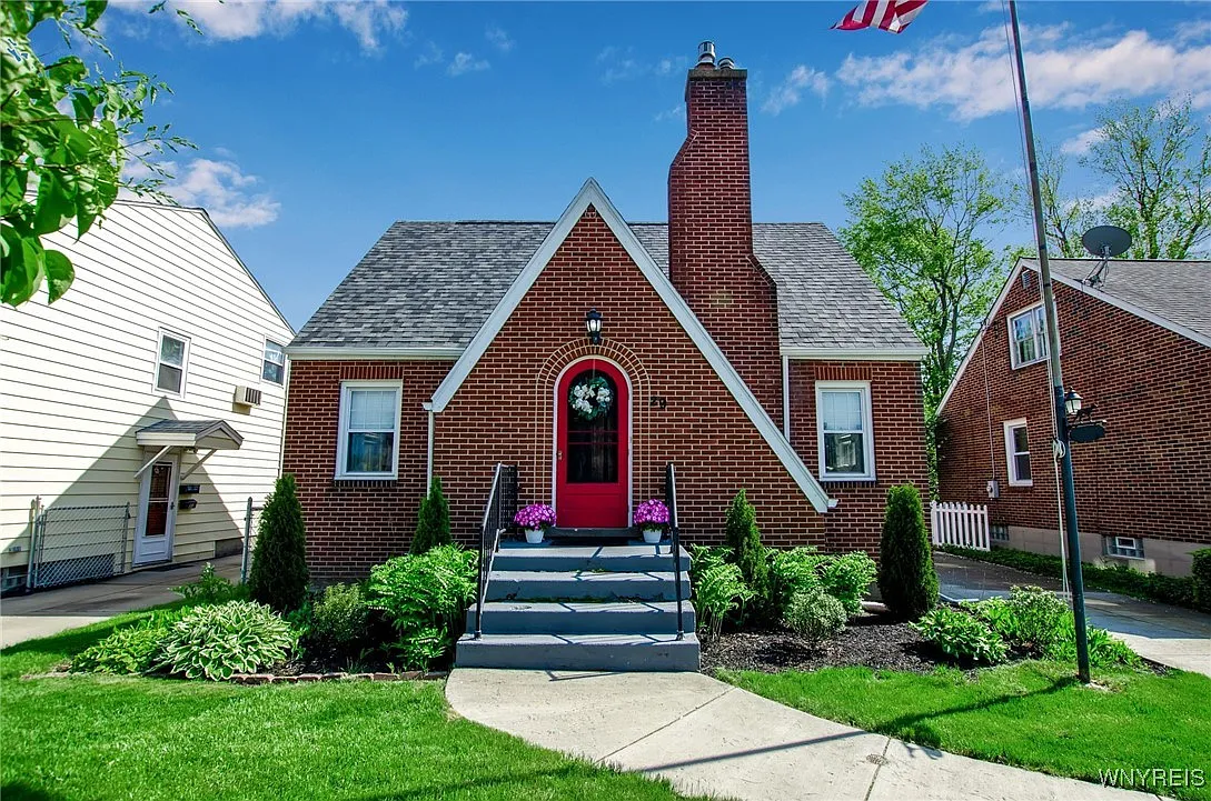 29 Layton Ave photo 1