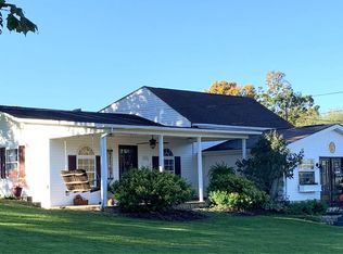 90 Fairview St, Union, WV 24983